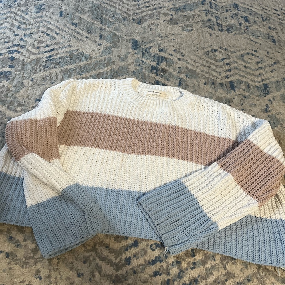 Moon & Madison colorblock sweater small